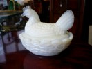 VALLERYSTHAL BOITE POULE EN VERRE OPALESCENT DIT OPALINE DE FOIRE