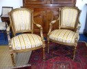 PAIRE DE FAUTEUILS DE STYLE LOUIS XVI