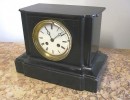 PENDULE BORNE MARBRE NOIR FIN XIXe