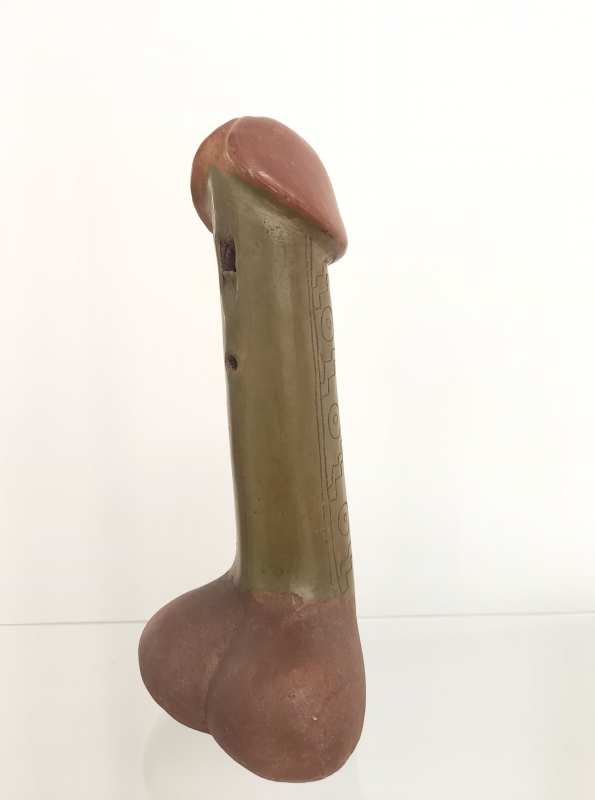 Petite flute en forme de phallus