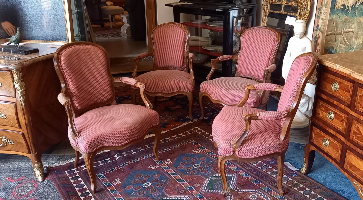 Suite de Quatre Fauteuils Cabriolets, poque LXV