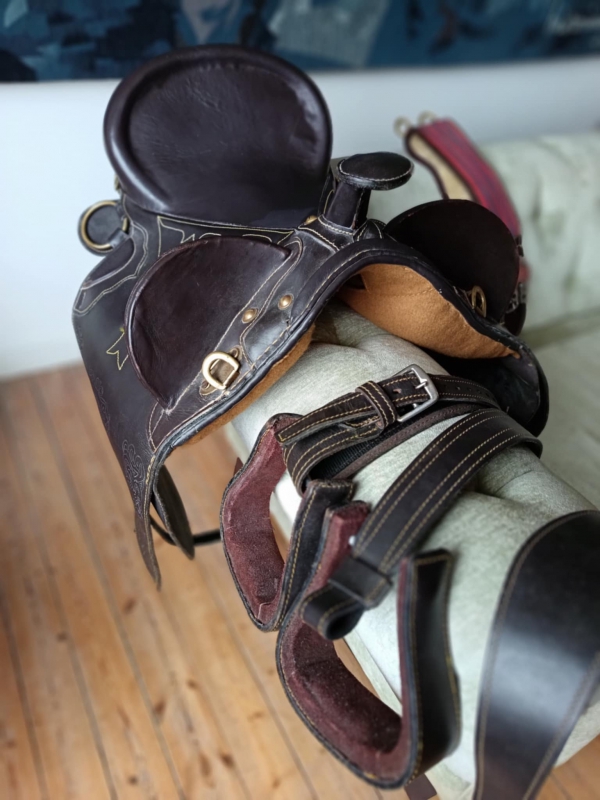 Selle Western Avec Etriers et Sangles