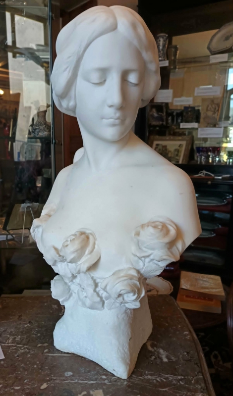 Buste de Jeune Femme, Marbre Blanc fin XIXe