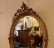 Miroir biseaut avec cadre ovale de style Rocaille